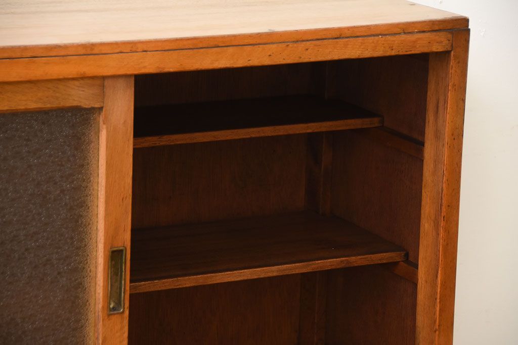 レトロ家具　昭和レトロ　ダイヤガラスとモールガラス入り!アンティーク脚付き収納棚