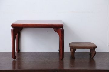 アンティーク雑貨　古民具・骨董　総欅材の漆が美しい花台ととても小さな桑材の花台のセット