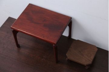 アンティーク雑貨　古民具・骨董　総欅材の漆が美しい花台ととても小さな桑材の花台のセット