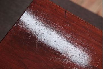 アンティーク雑貨　古民具・骨董　総欅材の漆が美しい花台ととても小さな桑材の花台のセット