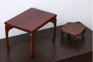 アンティーク雑貨　古民具・骨董　総欅材の漆が美しい花台ととても小さな桑材の花台のセット