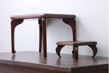 アンティーク雑貨　古民具・骨董　総欅材の漆が美しい花台ととても小さな桑材の花台のセット