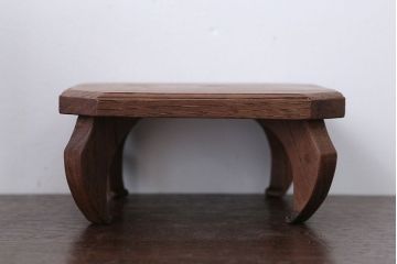 アンティーク雑貨　古民具・骨董　総欅材の漆が美しい花台ととても小さな桑材の花台のセット