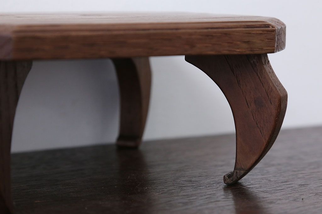 アンティーク雑貨　古民具・骨董　総欅材の漆が美しい花台ととても小さな桑材の花台のセット