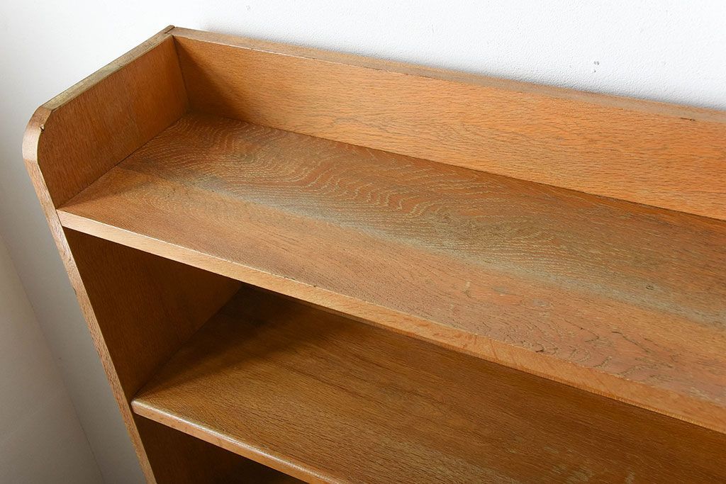 レトロ家具　昭和レトロ　厚手の古いナラ材が使用された大きな本棚(2)