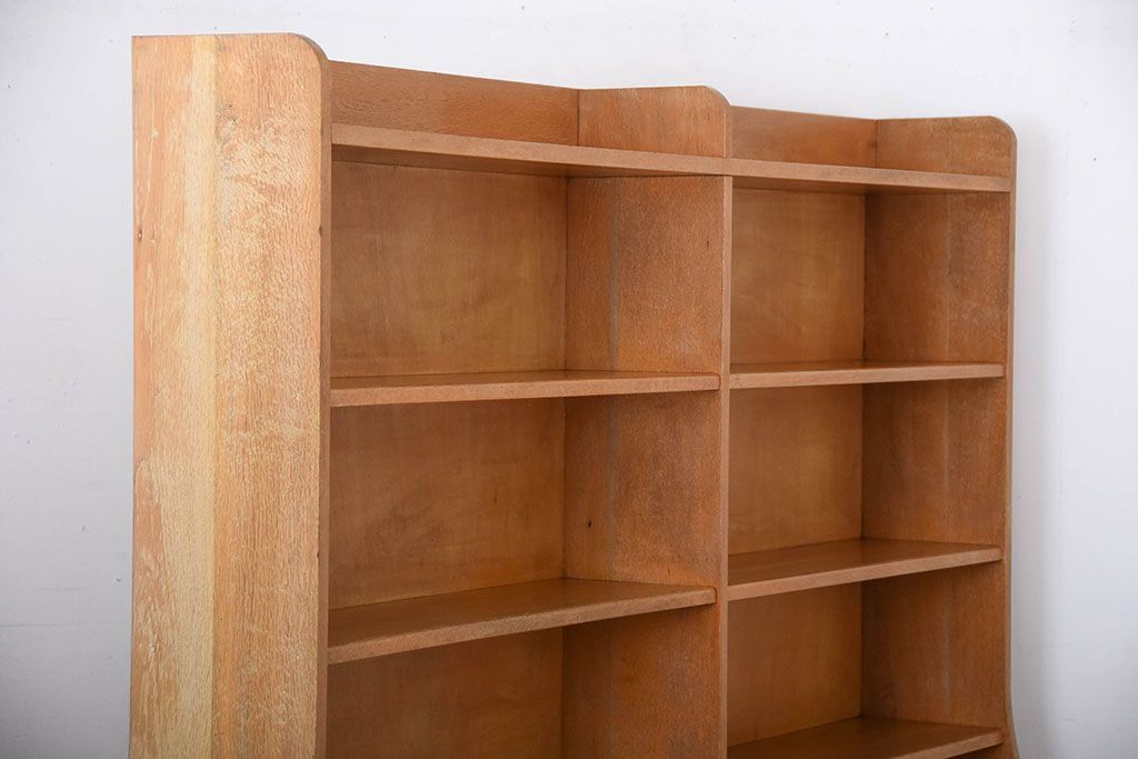 レトロ家具　昭和レトロ　厚手の古いナラ材が使用された大きな本棚(2)