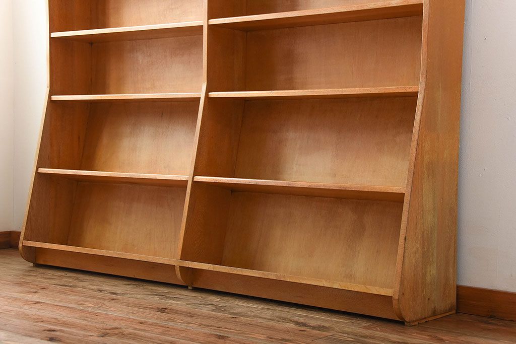 レトロ家具　昭和レトロ　厚手の古いナラ材が使用された大きな本棚(2)