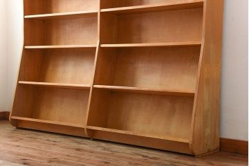 レトロ家具　昭和レトロ　厚手の古いナラ材が使用された大きな本棚(2)