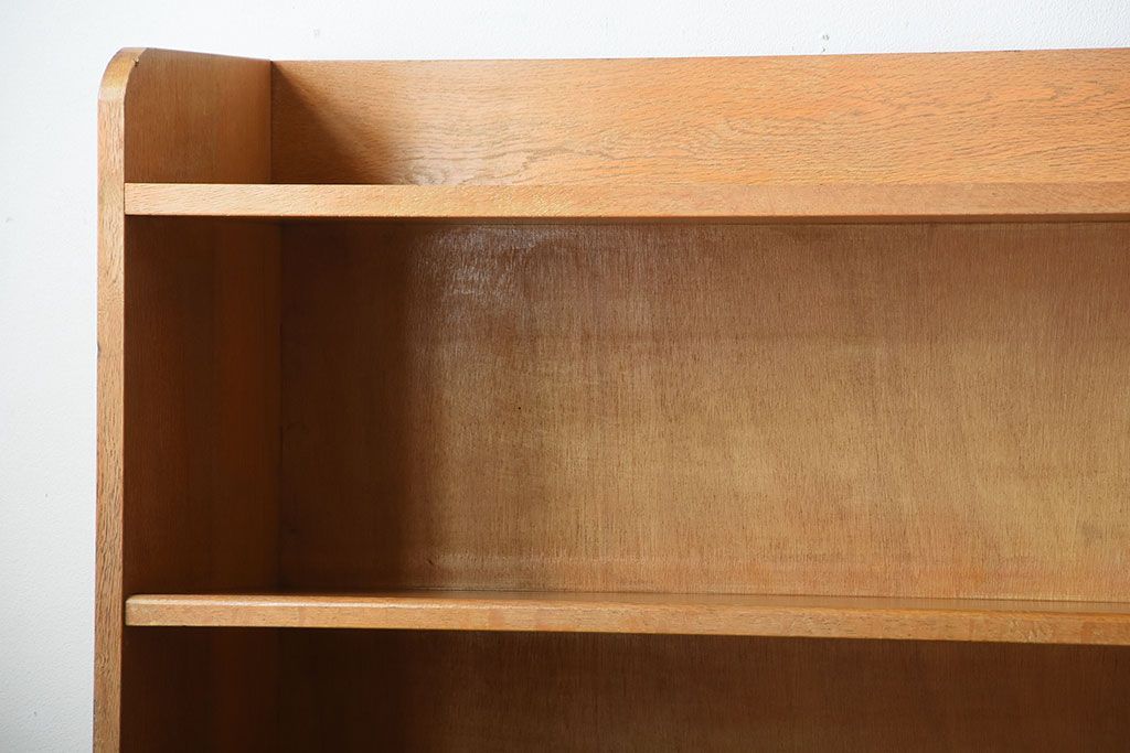 レトロ家具　昭和レトロ　厚手の古いナラ材が使用された大きな本棚(2)