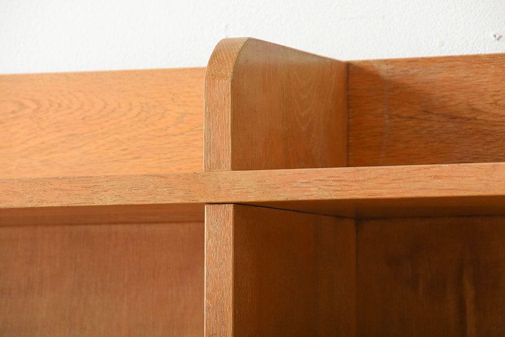 レトロ家具　昭和レトロ　厚手の古いナラ材が使用された大きな本棚(2)