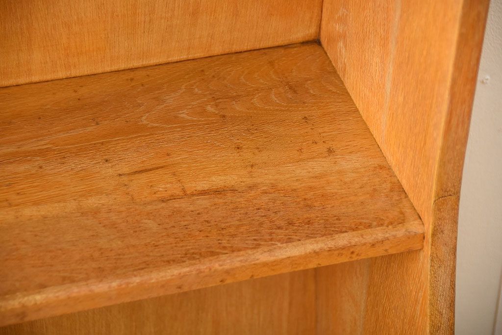 レトロ家具　昭和レトロ　厚手の古いナラ材が使用された大きな本棚(2)