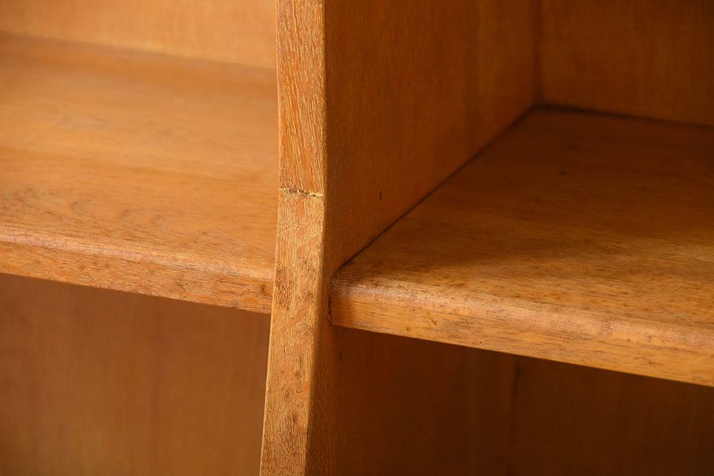 レトロ家具　昭和レトロ　厚手の古いナラ材が使用された大きな本棚(2)