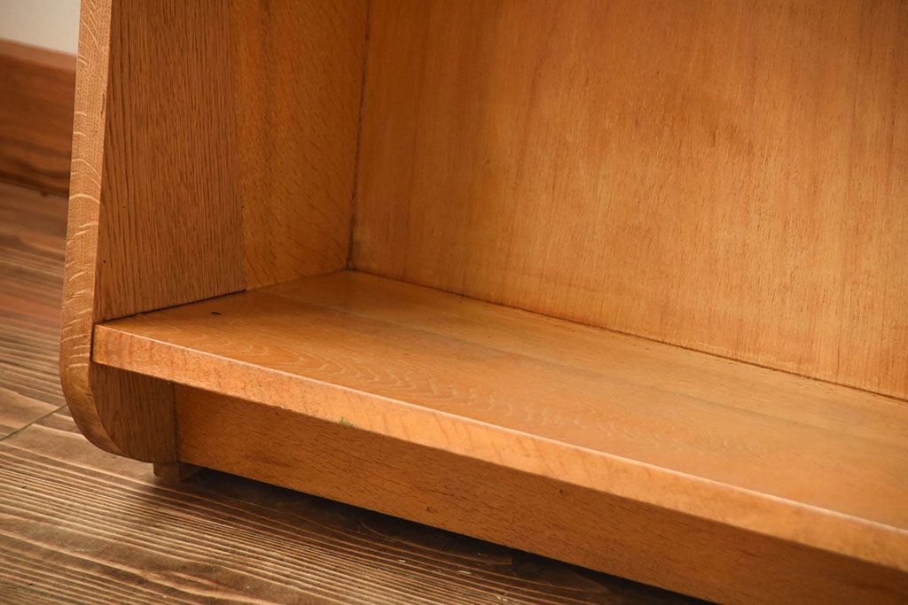 レトロ家具　昭和レトロ　厚手の古いナラ材が使用された大きな本棚(2)