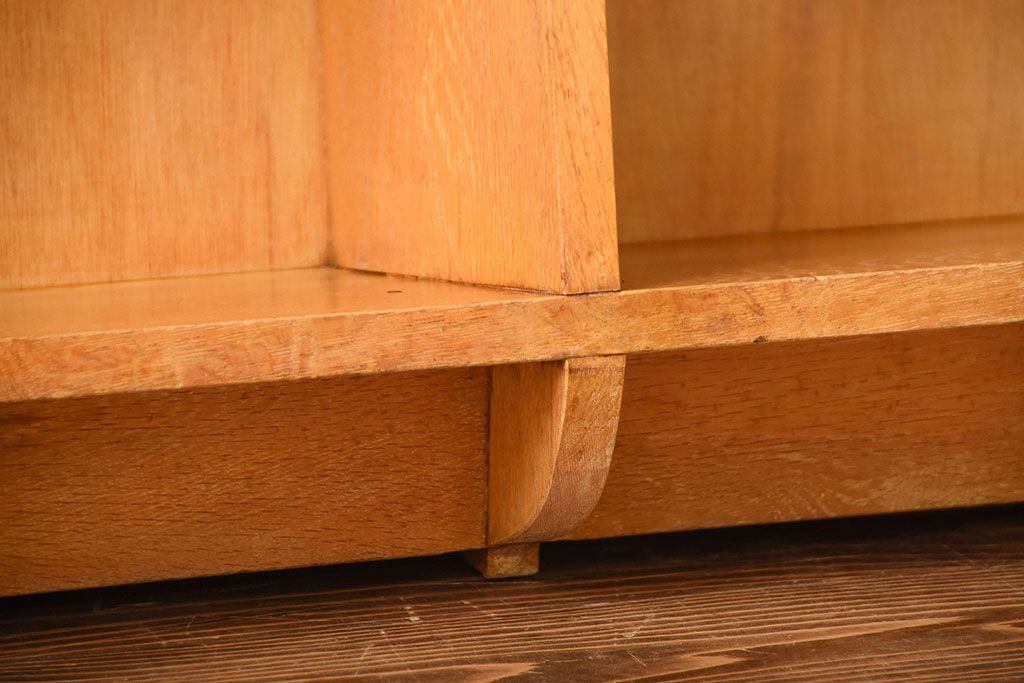 レトロ家具　昭和レトロ　厚手の古いナラ材が使用された大きな本棚(2)