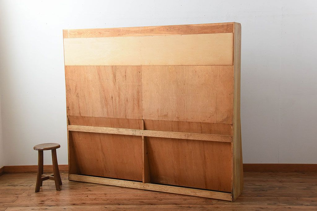 レトロ家具　昭和レトロ　厚手の古いナラ材が使用された大きな本棚(2)