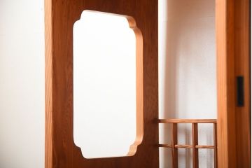 民芸家具　高級品!屋久杉材の茶箪笥(定価約24万円)