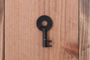 アンティーク雑貨　古民具・骨董　栗材!重厚な金具の古い銭箱