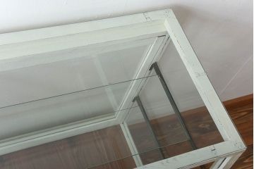 レトロ家具　アンティークペイント　脚付き!台形型のレトロなガラスケース