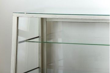 レトロ家具　アンティークペイント　脚付き!台形型のレトロなガラスケース