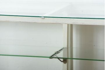 レトロ家具　アンティークペイント　脚付き!台形型のレトロなガラスケース