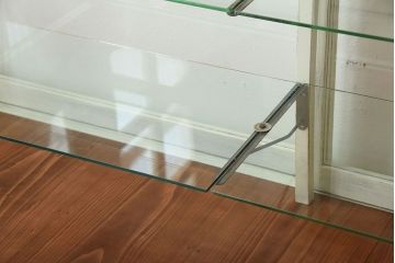 レトロ家具　アンティークペイント　脚付き!台形型のレトロなガラスケース
