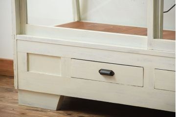 レトロ家具　アンティークペイント　脚付き!台形型のレトロなガラスケース