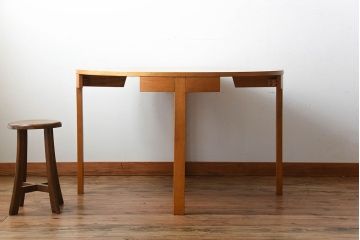 中古　天童木工　ナラ材のラウンドダイニングテーブル