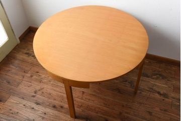 中古　天童木工　ナラ材のラウンドダイニングテーブル
