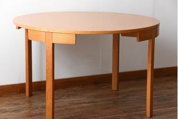 中古　天童木工　ナラ材のラウンドダイニングテーブル