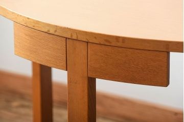 中古　天童木工　ナラ材のラウンドダイニングテーブル