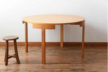 中古　天童木工　ナラ材のラウンドダイニングテーブル