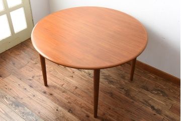 ヴィンテージ家具　北欧ビンテージ　デンマークSkovmand & Andersen社製　チーク材のラウンドダイニングテーブル