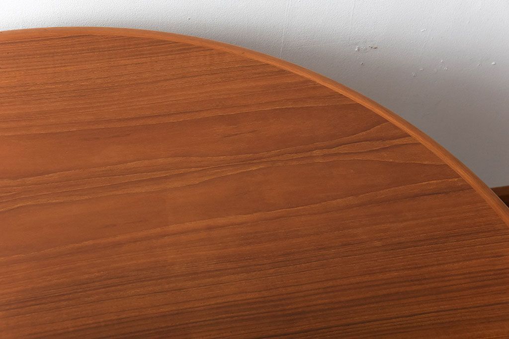 ヴィンテージ家具　北欧ビンテージ　デンマークSkovmand & Andersen社製　チーク材のラウンドダイニングテーブル