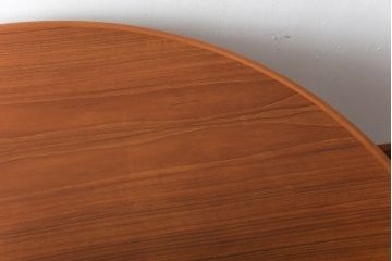 ヴィンテージ家具　北欧ビンテージ　デンマークSkovmand & Andersen社製　チーク材のラウンドダイニングテーブル