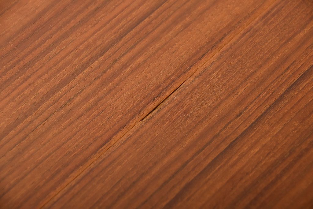 ヴィンテージ家具　北欧ビンテージ　デンマークSkovmand & Andersen社製　チーク材のラウンドダイニングテーブル