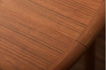 ヴィンテージ家具　北欧ビンテージ　デンマークSkovmand & Andersen社製　チーク材のラウンドダイニングテーブル