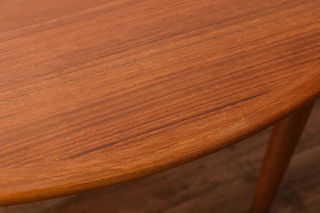 ヴィンテージ家具　北欧ビンテージ　デンマークSkovmand & Andersen社製　チーク材のラウンドダイニングテーブル