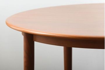 ヴィンテージ家具　北欧ビンテージ　デンマークSkovmand & Andersen社製　チーク材のラウンドダイニングテーブル