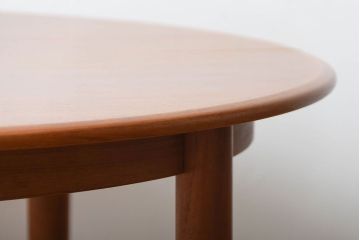 ヴィンテージ家具　北欧ビンテージ　デンマークSkovmand & Andersen社製　チーク材のラウンドダイニングテーブル