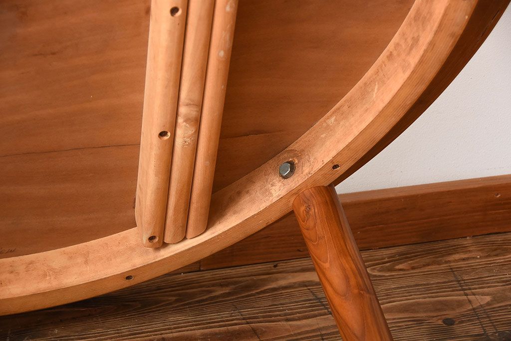 ヴィンテージ家具　北欧ビンテージ　デンマークSkovmand & Andersen社製　チーク材のラウンドダイニングテーブル