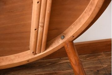 ヴィンテージ家具　北欧ビンテージ　デンマークSkovmand & Andersen社製　チーク材のラウンドダイニングテーブル