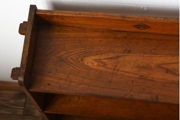 アンティーク家具　アンティーク　小振りな古い木製の楔式本棚