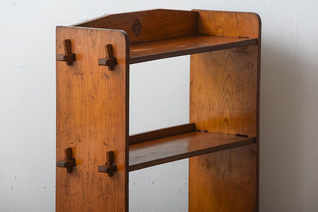 アンティーク家具　アンティーク　小振りな古い木製の楔式本棚