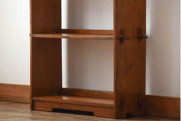 アンティーク家具　アンティーク　小振りな古い木製の楔式本棚