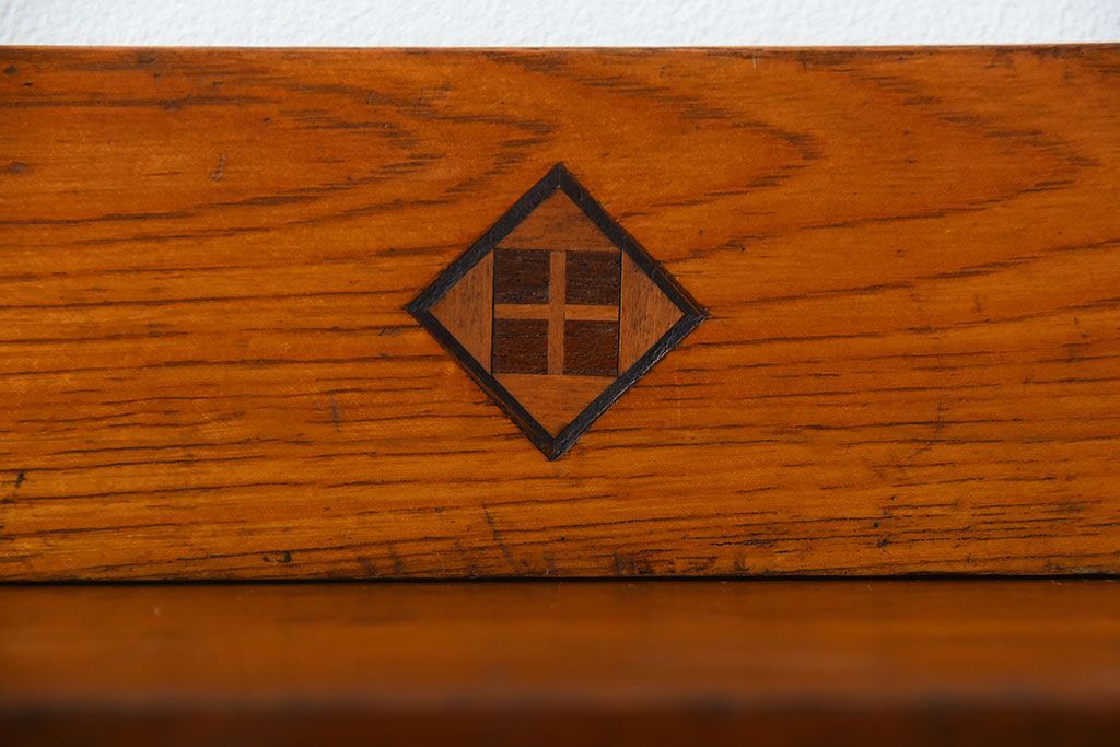 アンティーク家具　アンティーク　小振りな古い木製の楔式本棚