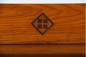 アンティーク家具　アンティーク　小振りな古い木製の楔式本棚