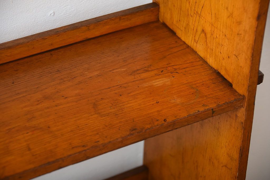 アンティーク家具　アンティーク　小振りな古い木製の楔式本棚