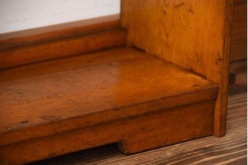 アンティーク家具　アンティーク　小振りな古い木製の楔式本棚