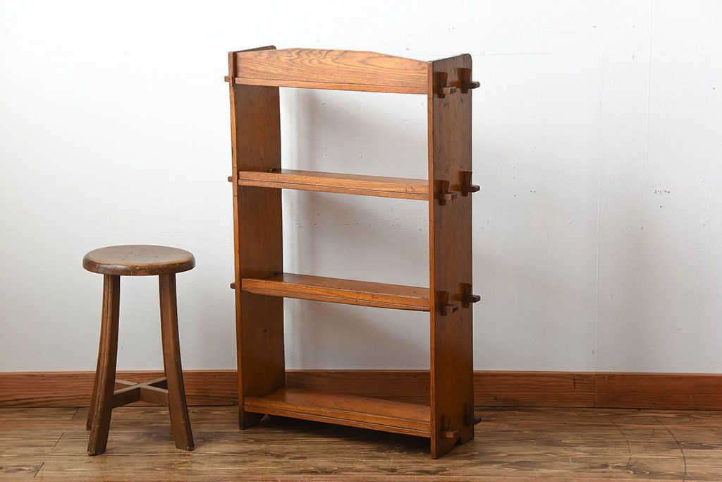 アンティーク家具　アンティーク　小振りな古い木製の楔式本棚