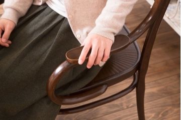 アンティーク家具　イギリスアンティーク　古い木製のおしゃれなベントウッドアームチェア